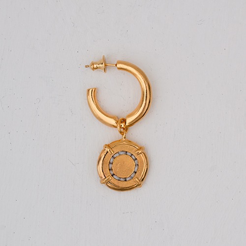 Medal single earring (gold)