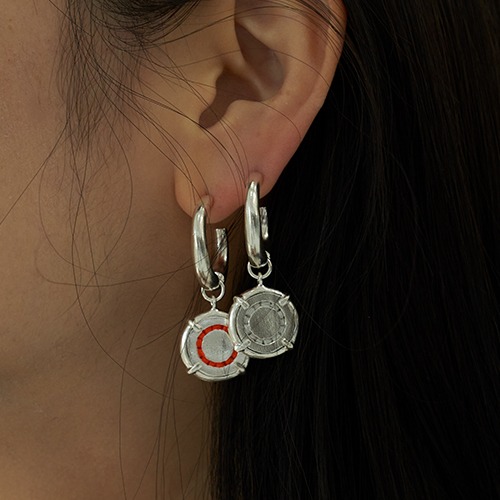 Medal single earring