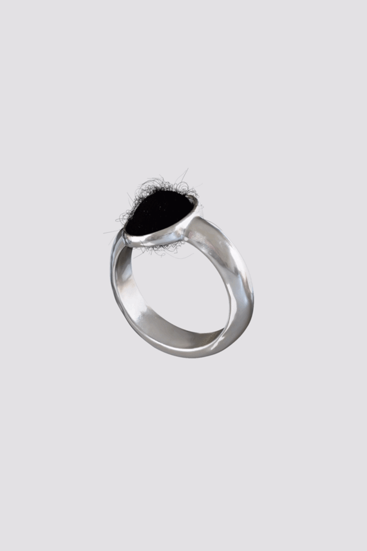 BLACK OVAL RING